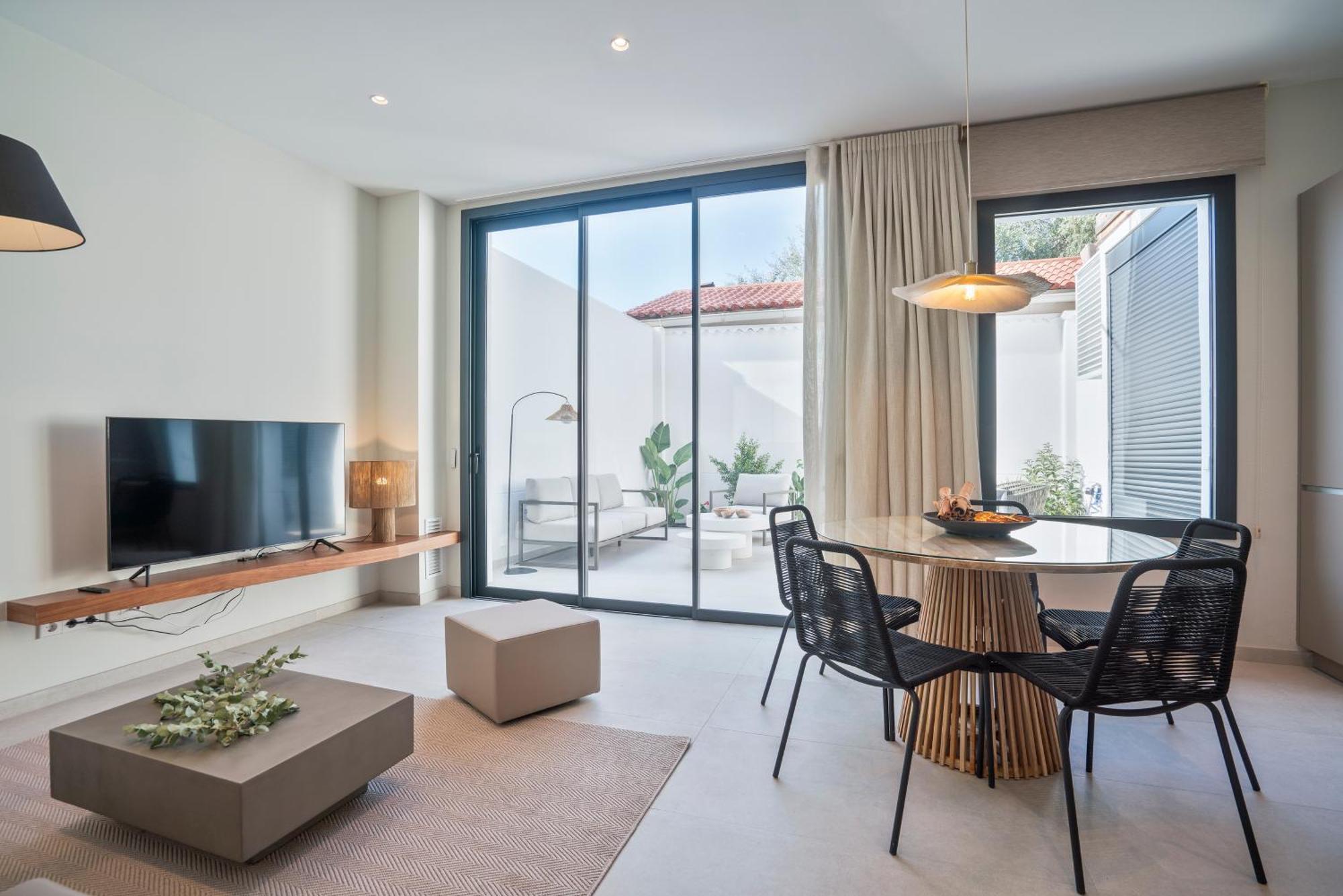 Sitges Spaces Garden Condo-2 Bedrooms, 2 Bathrooms, Garden Terrace, Near Center, Sleeps Up To 6- Monthly Rentals Only ภายนอก รูปภาพ