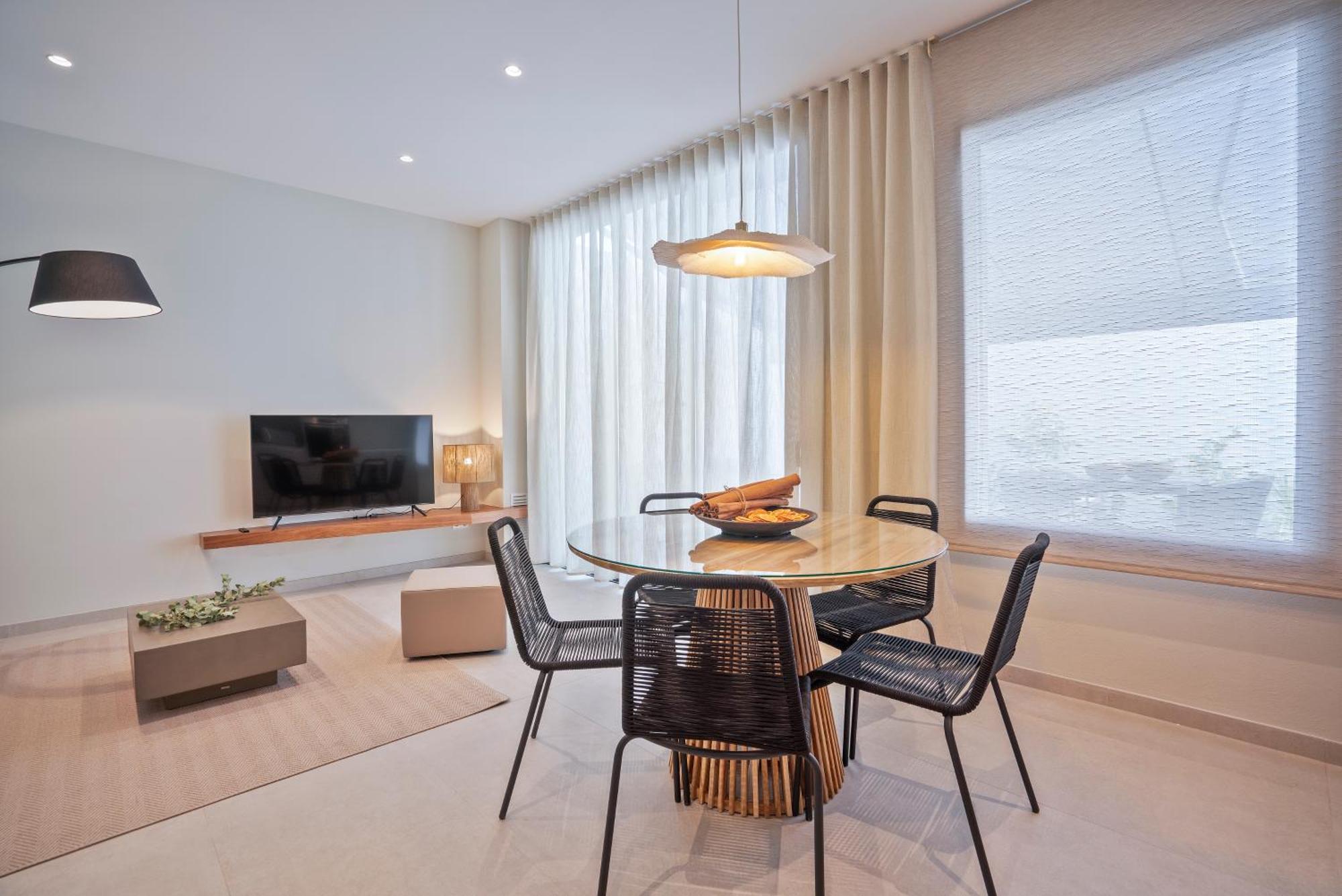 Sitges Spaces Garden Condo-2 Bedrooms, 2 Bathrooms, Garden Terrace, Near Center, Sleeps Up To 6- Monthly Rentals Only ภายนอก รูปภาพ